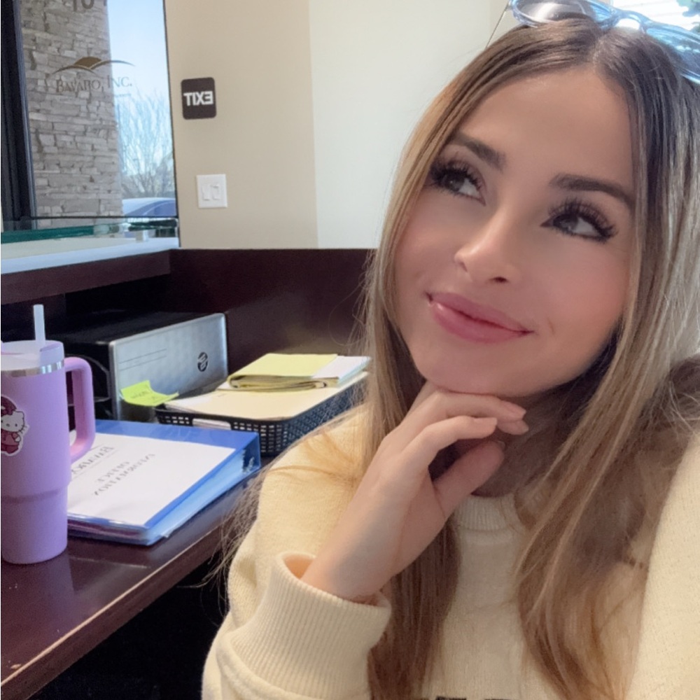 Meet your Posher, Kassandra
